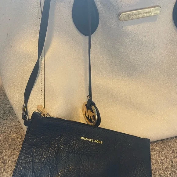 Michael Kors two totes in one reversible open tote with matching wristlet - Picture 7 of 13